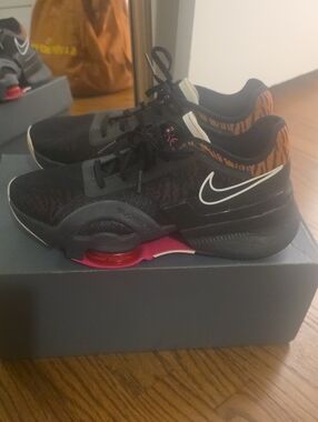 Nike Black Athletic Sneakers with Pink Accent and Tiger-Print Collar